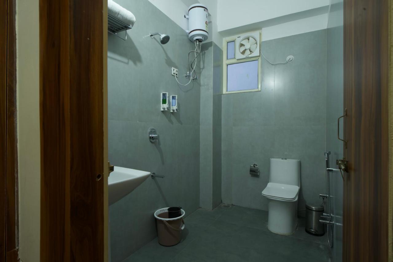 Готель Dolphin Club Chinhat Екстер'єр фото